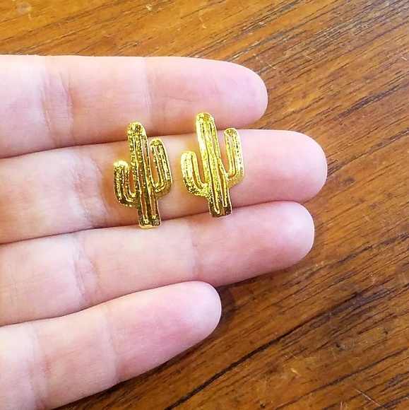 NWOT Adorable Gold Cactus Studs - Picture 7 of 8